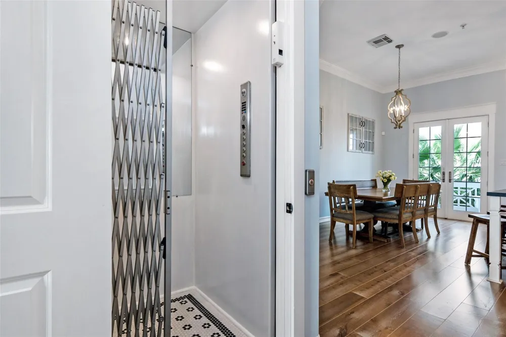 1830 Seaside Drive Galveston, TX 77550