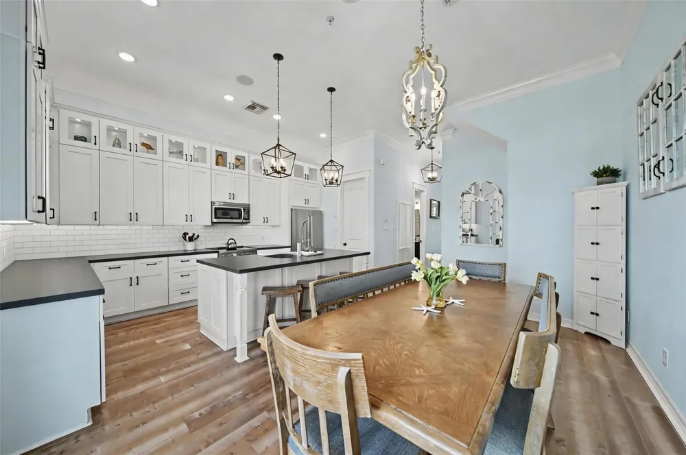 1830 Seaside Drive Galveston, TX 77550