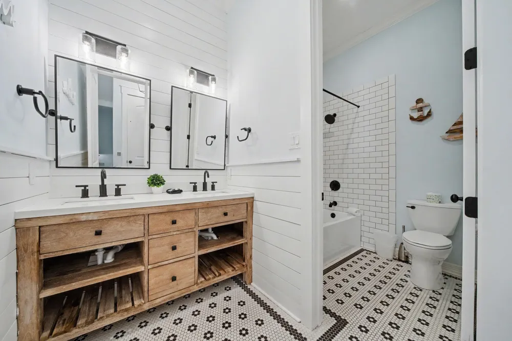 1830 Seaside Drive Galveston, TX 77550