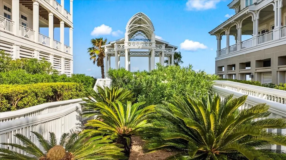 1830 Seaside Drive Galveston, TX 77550