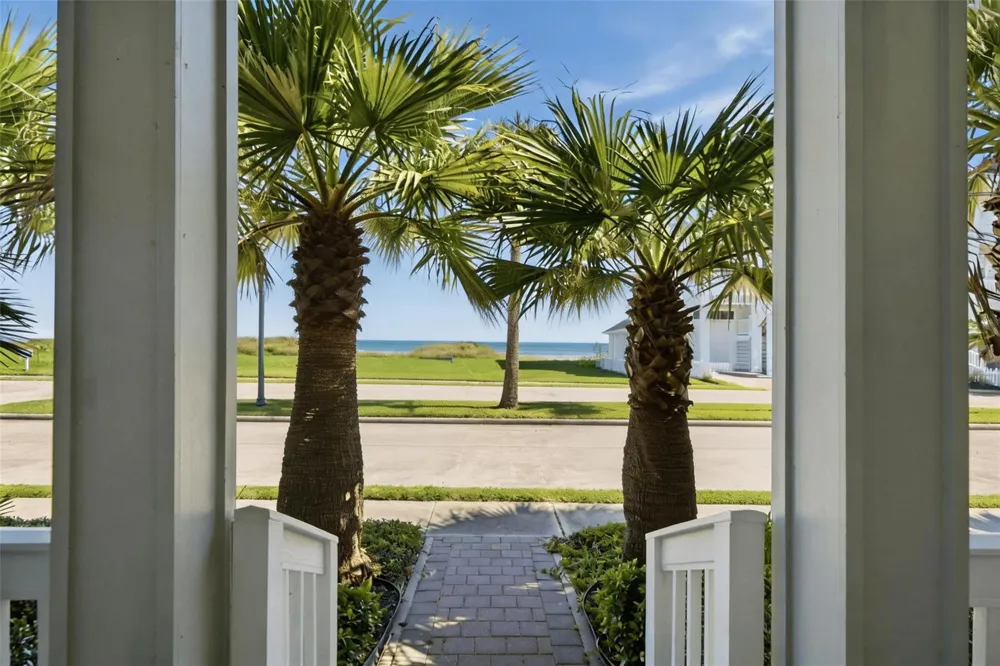 1830 Seaside Drive Galveston, TX 77550