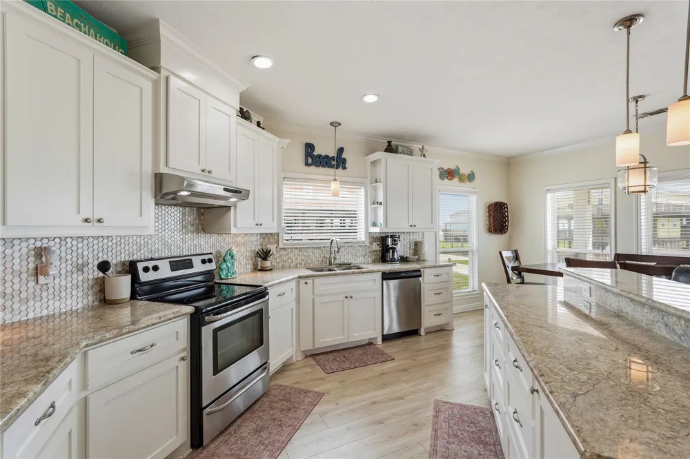 2493 Howell Crystal Beach, TX 77650