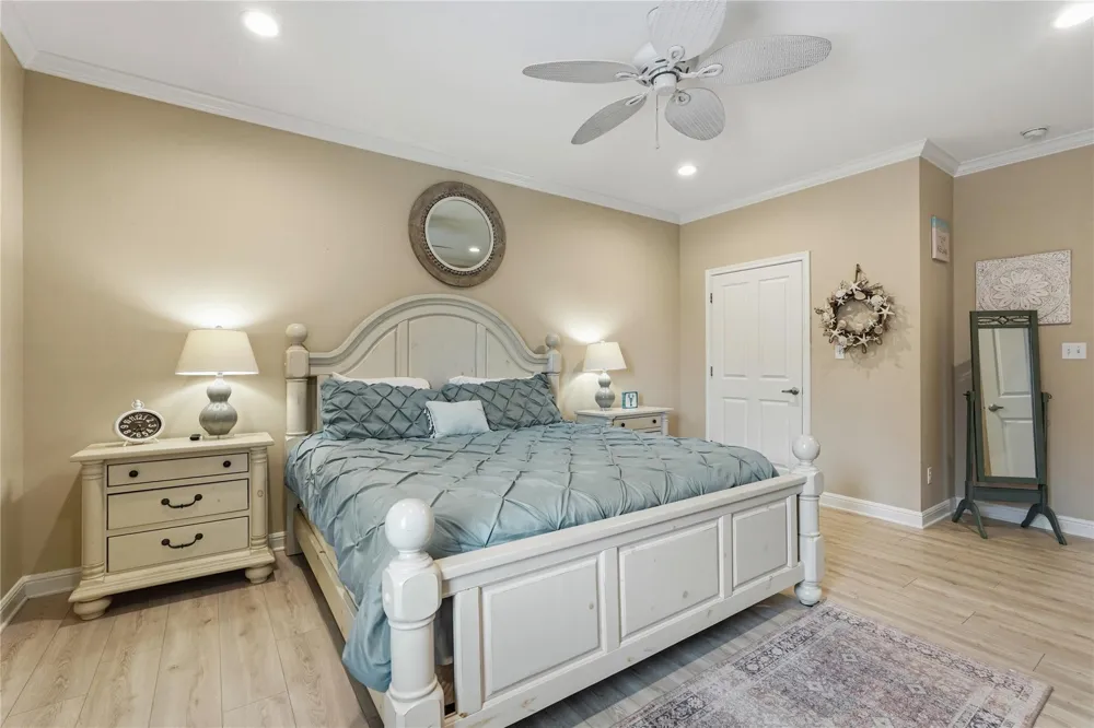 2493 Howell Crystal Beach, TX 77650