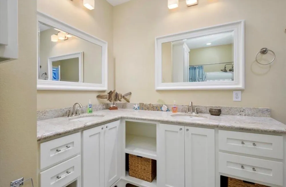 2493 Howell Crystal Beach, TX 77650