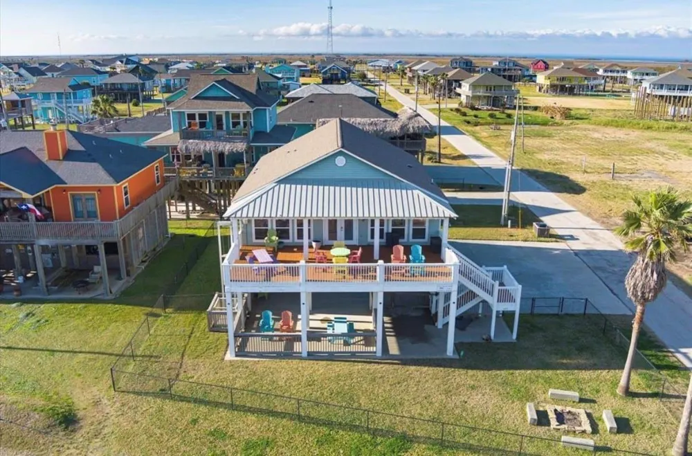 2493 Howell Crystal Beach, TX 77650