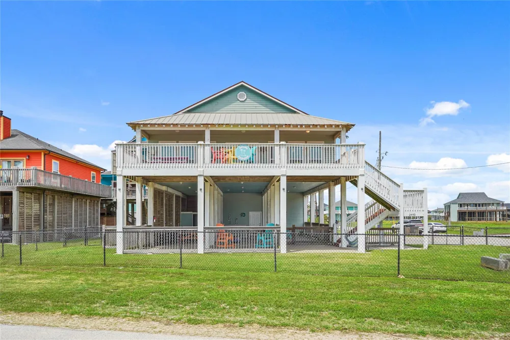 2493 Howell Crystal Beach, TX 77650