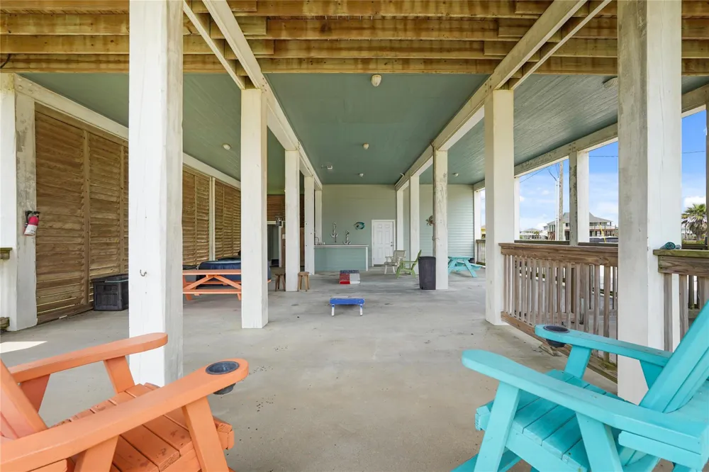 2493 Howell Crystal Beach, TX 77650