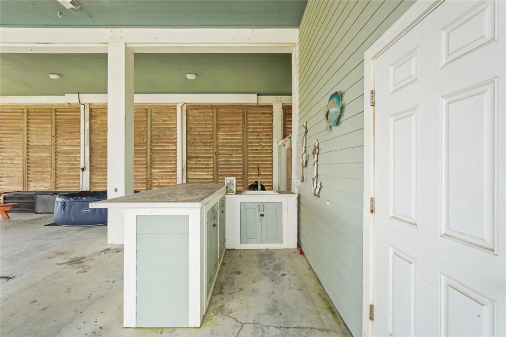2493 Howell Crystal Beach, TX 77650