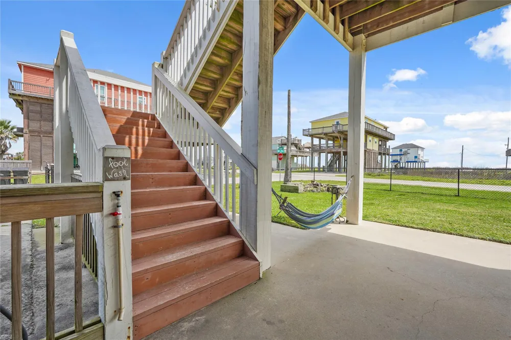 2493 Howell Crystal Beach, TX 77650