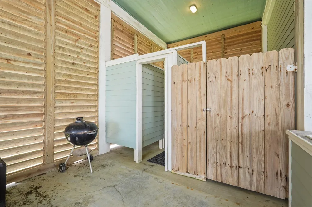 2493 Howell Crystal Beach, TX 77650