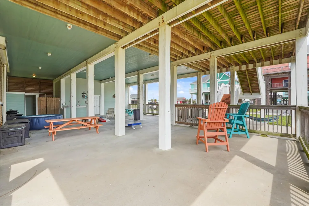 2493 Howell Crystal Beach, TX 77650