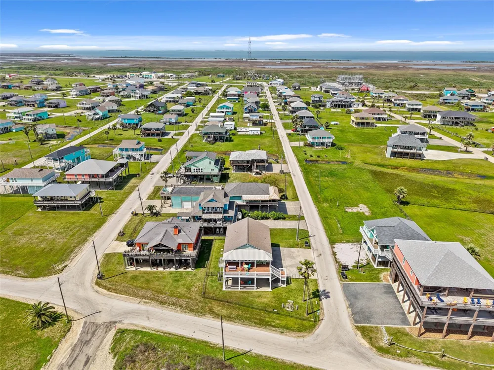 2493 Howell Crystal Beach, TX 77650