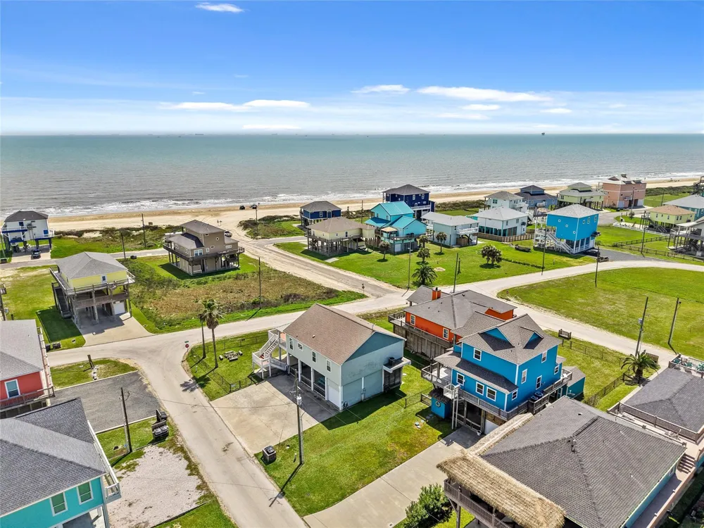 2493 Howell Crystal Beach, TX 77650