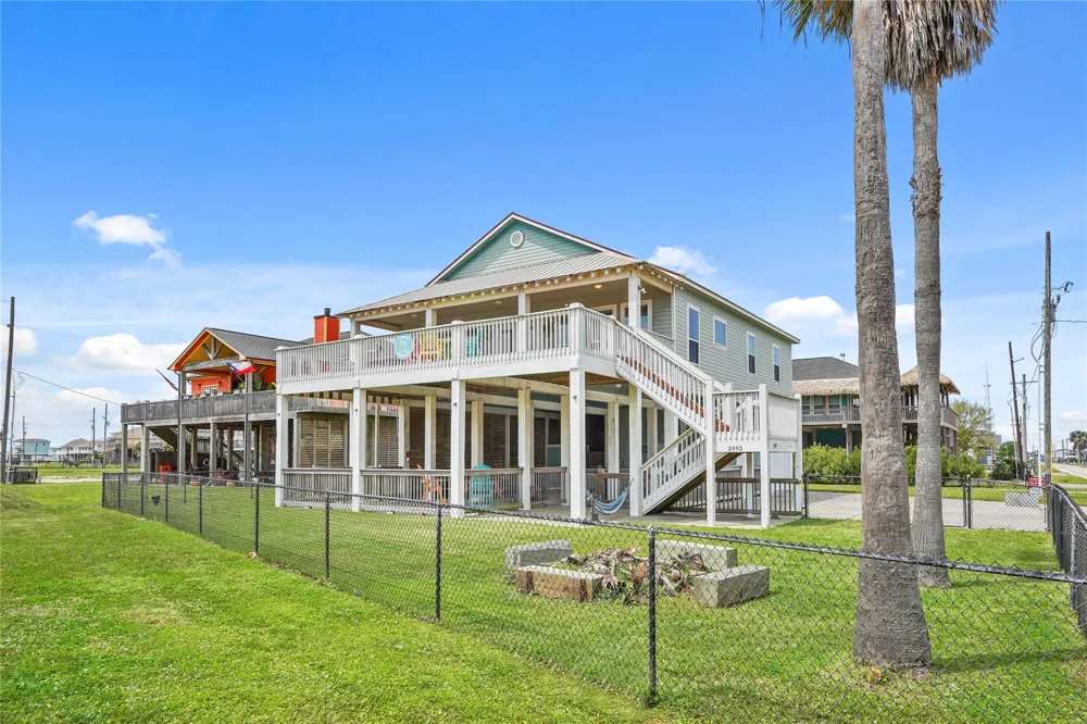 2493 Howell Crystal Beach, TX 77650