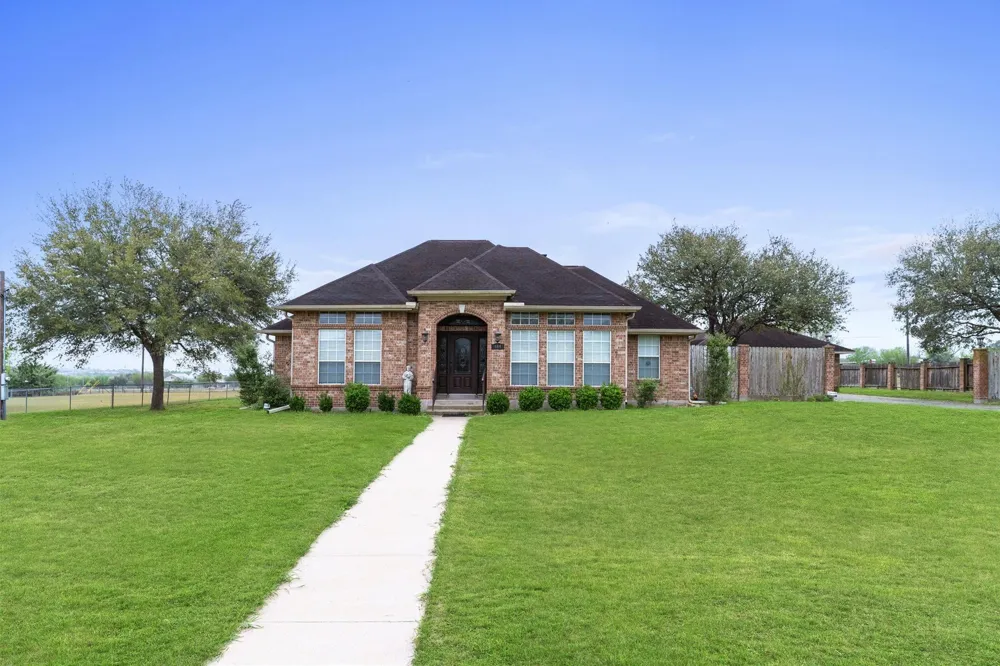 604 Texas Avenue Shiner, TX 77984