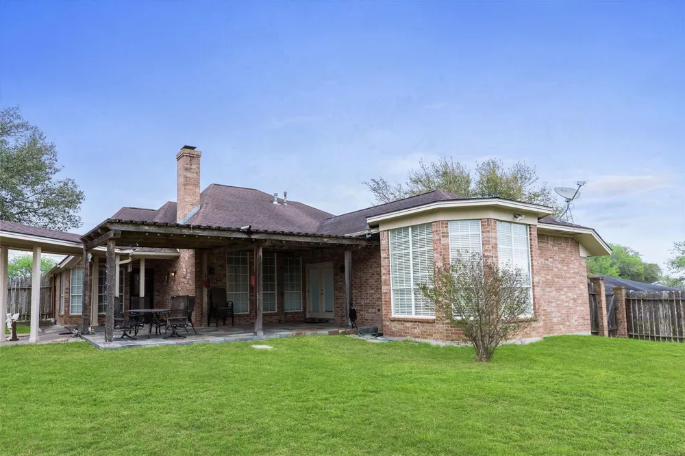 604 Texas Avenue Shiner, TX 77984
