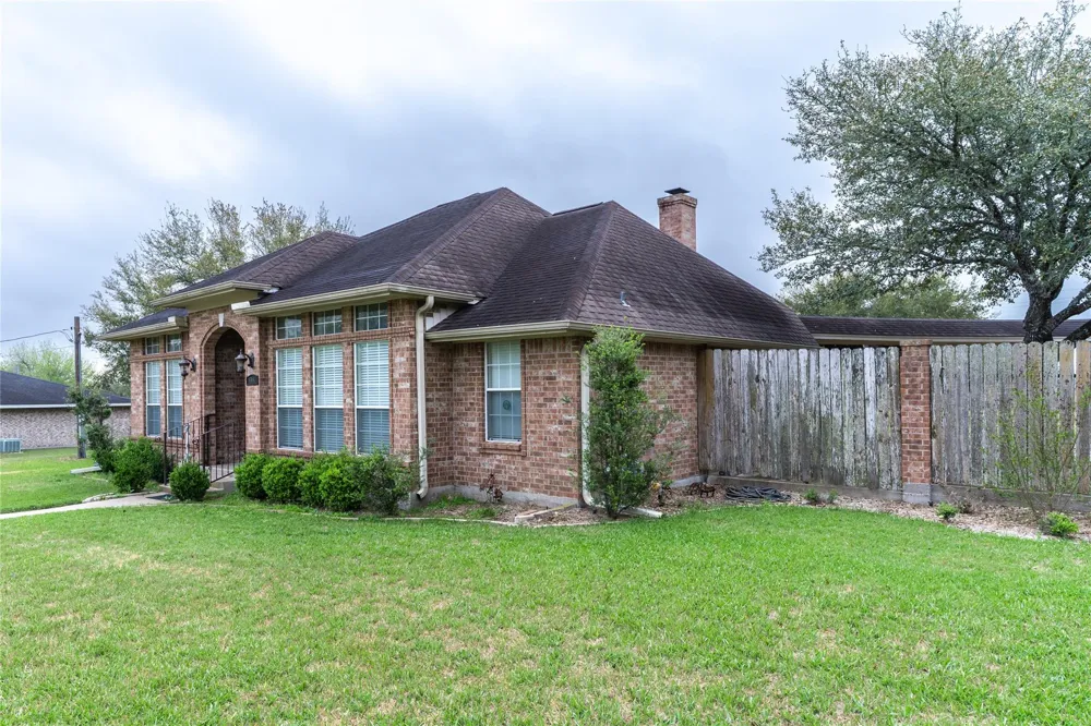 604 Texas Avenue Shiner, TX 77984