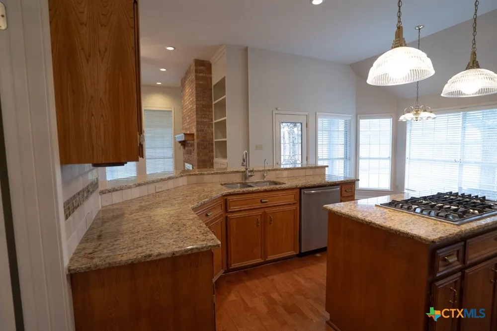 604 Texas Avenue Shiner, TX 77984