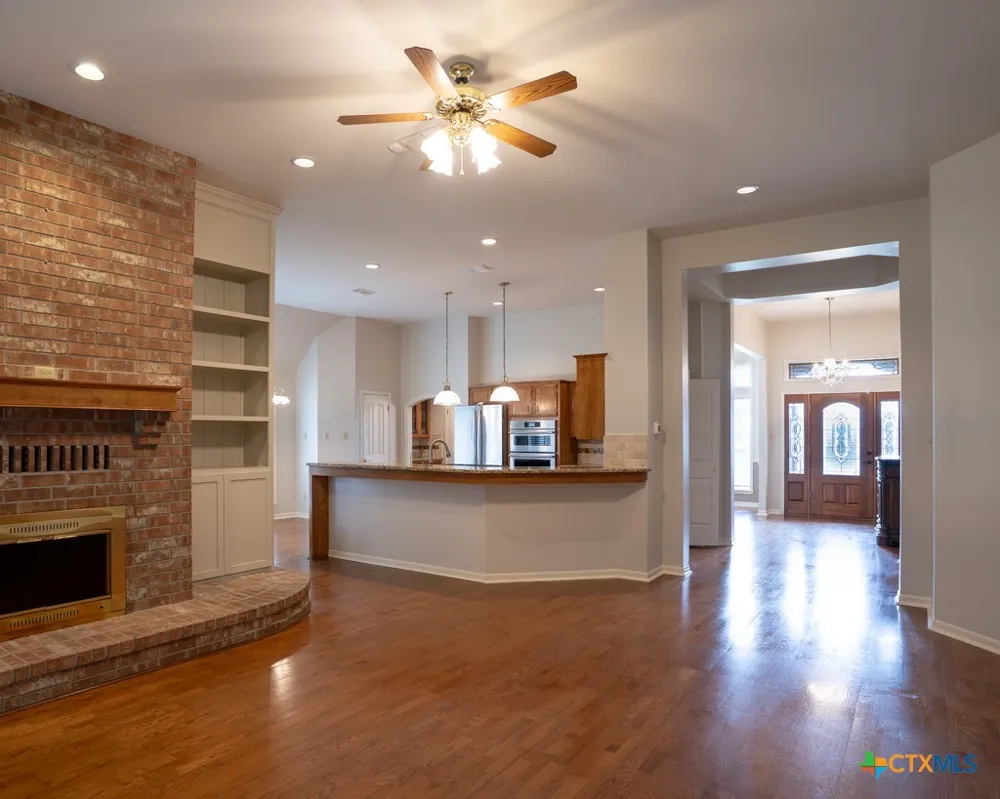 604 Texas Avenue Shiner, TX 77984