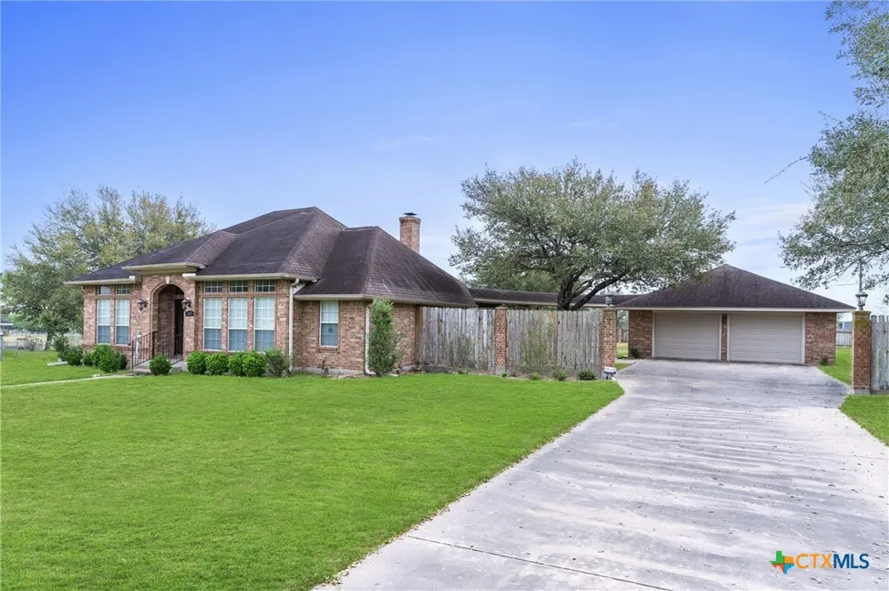 604 Texas Avenue Shiner, TX 77984