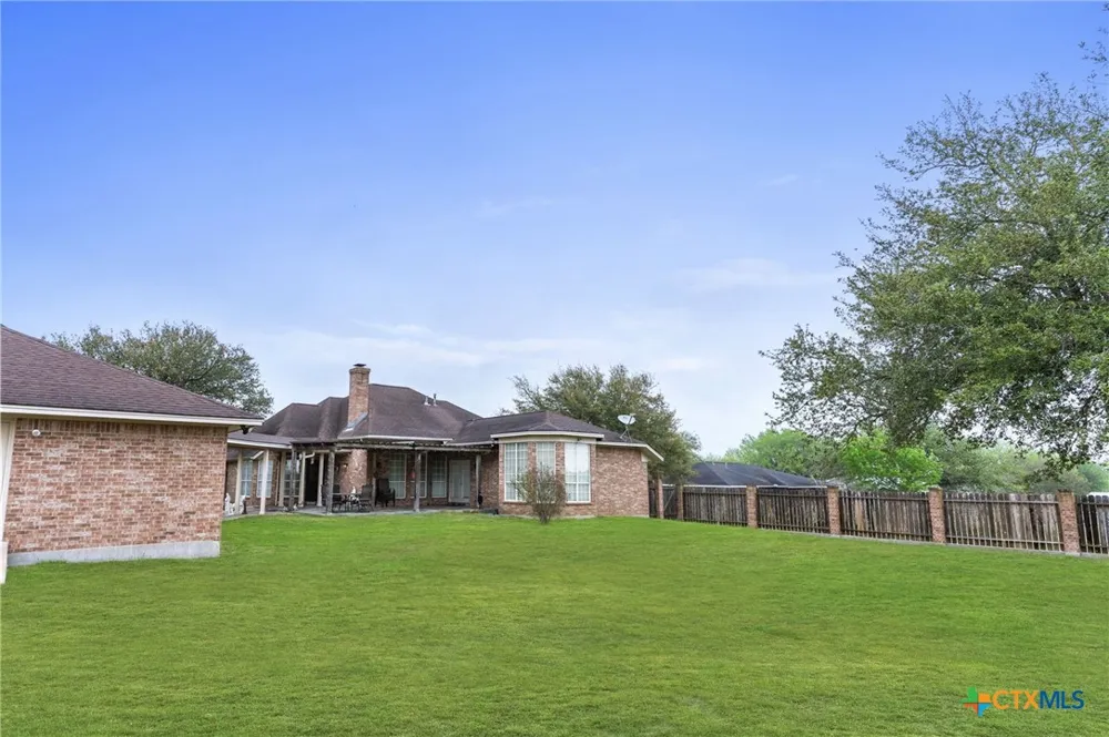 604 Texas Avenue Shiner, TX 77984