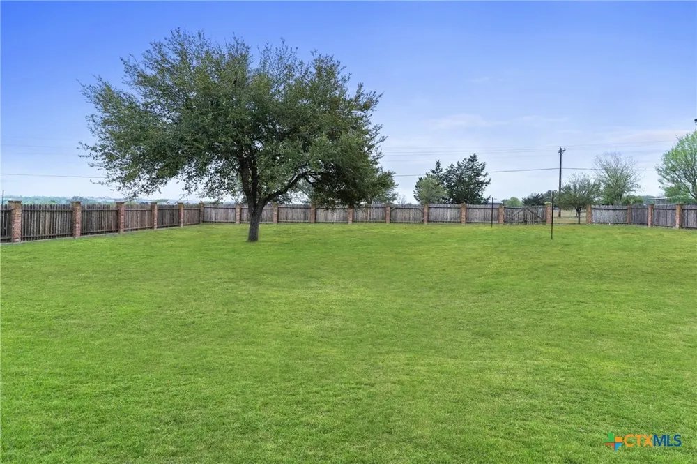 604 Texas Avenue Shiner, TX 77984