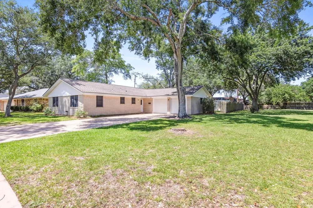 3010 Lamar Circle El Campo, TX 77437