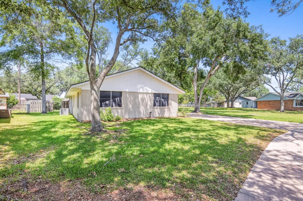 3010 Lamar Circle El Campo, TX 77437