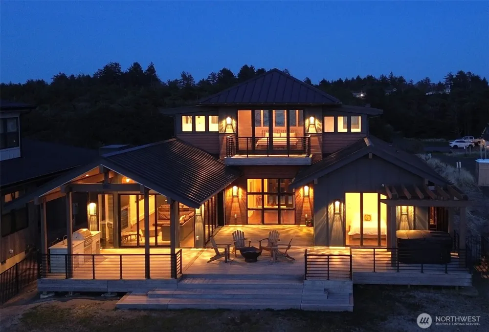911 Dune Crest Westport, WA 98595