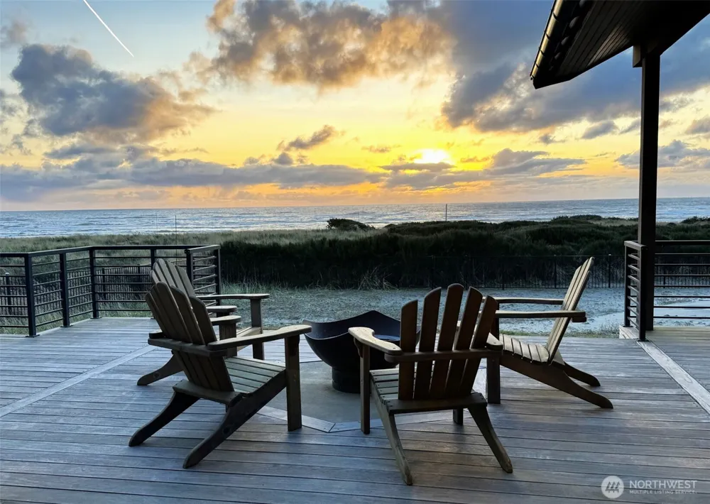 911 Dune Crest Westport, WA 98595