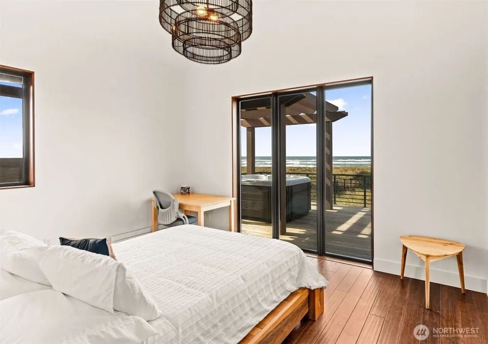 911 Dune Crest Westport, WA 98595