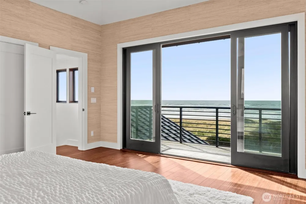 911 Dune Crest Westport, WA 98595