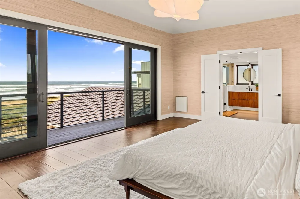 911 Dune Crest Westport, WA 98595