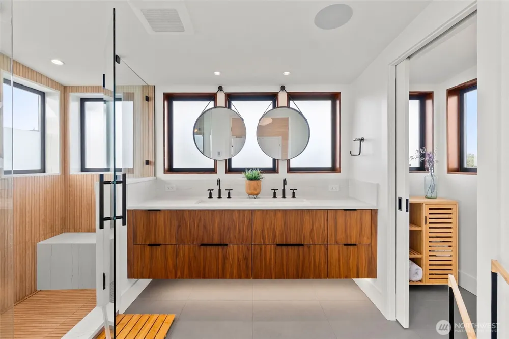 911 Dune Crest Westport, WA 98595