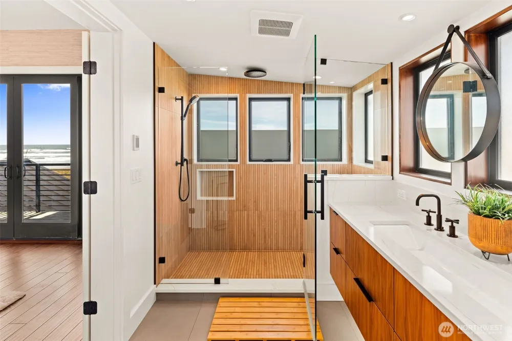 911 Dune Crest Westport, WA 98595