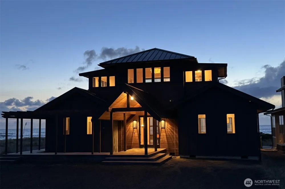 911 Dune Crest Westport, WA 98595