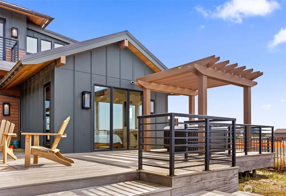 911 Dune Crest Westport, WA 98595