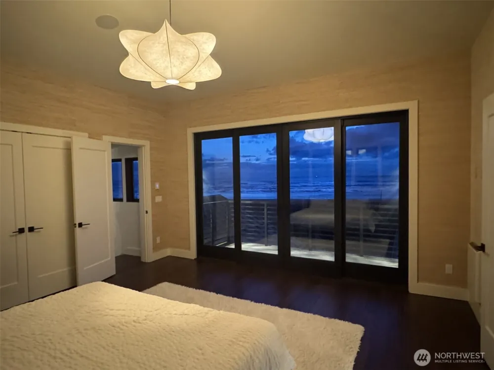 911 Dune Crest Westport, WA 98595