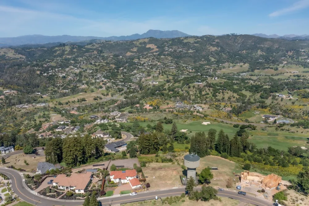 3888 Skyfarm Drive Santa Rosa, CA 95403