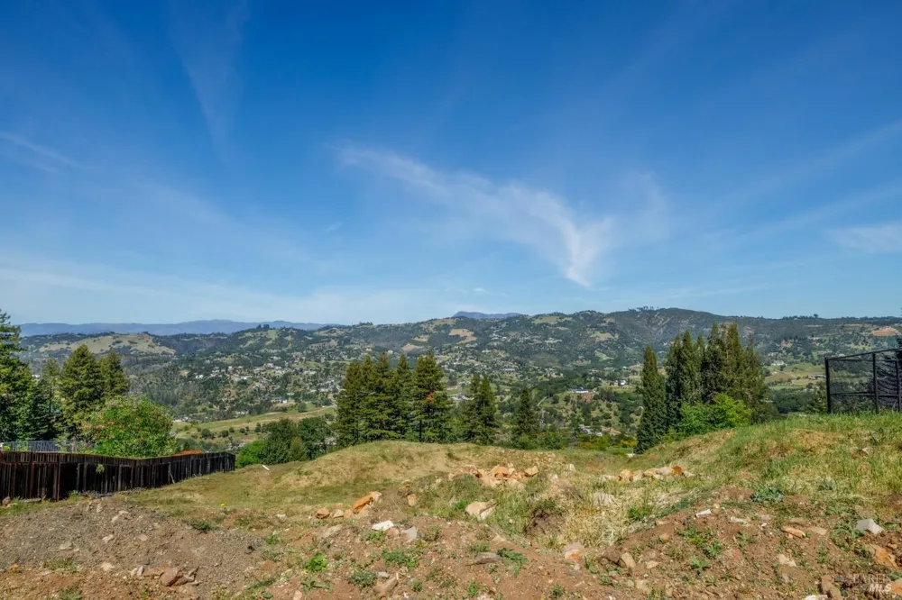 3888 Skyfarm Drive Santa Rosa, CA 95403