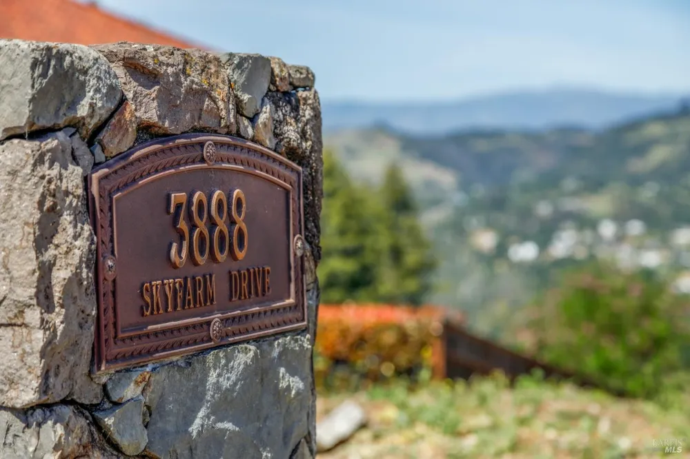 3888 Skyfarm Drive Santa Rosa, CA 95403