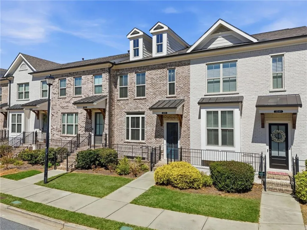 2051 Glenview Park Circle Duluth, GA 30097