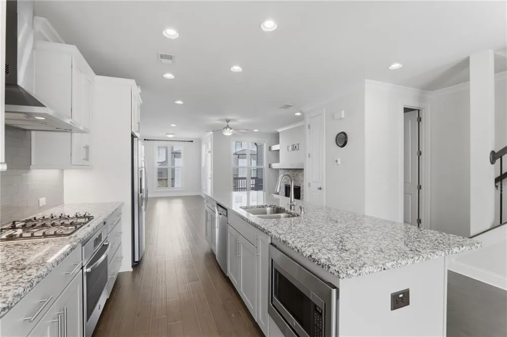 2051 Glenview Park Circle Duluth, GA 30097