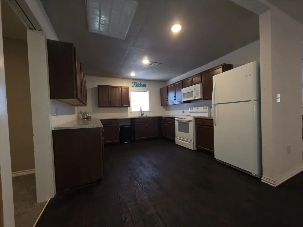 409 E Houston Street Mexia, TX 76667