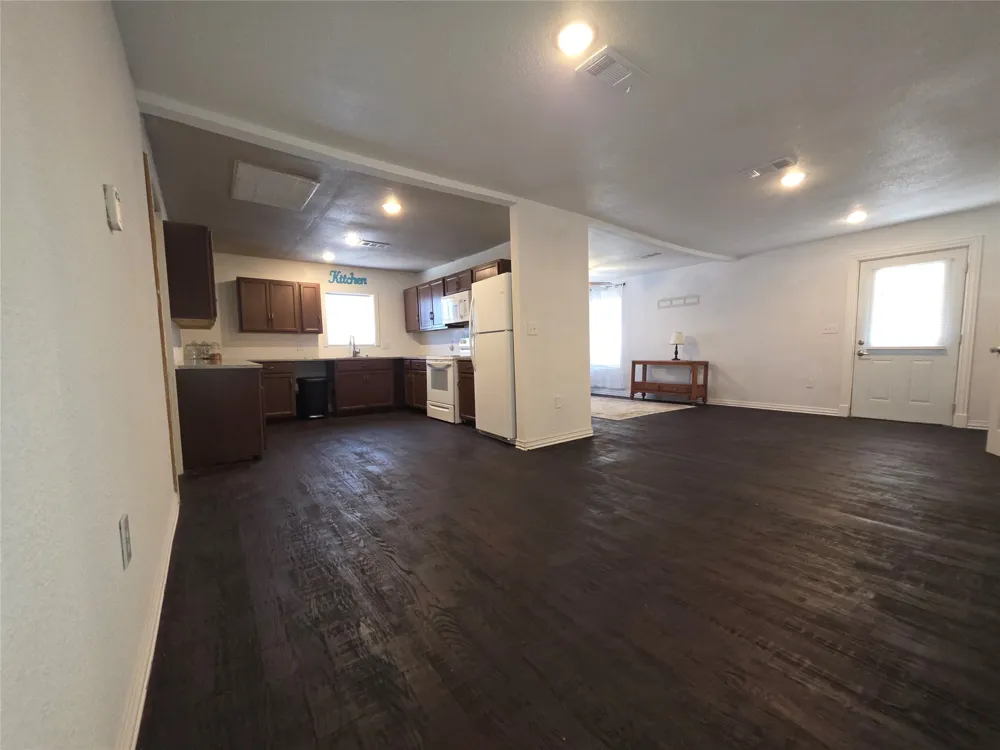 409 E Houston Street Mexia, TX 76667