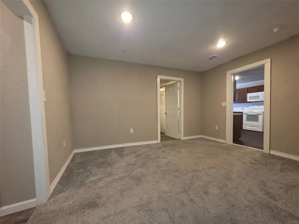 409 E Houston Street Mexia, TX 76667