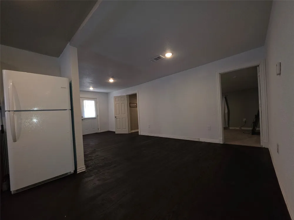 409 E Houston Street Mexia, TX 76667