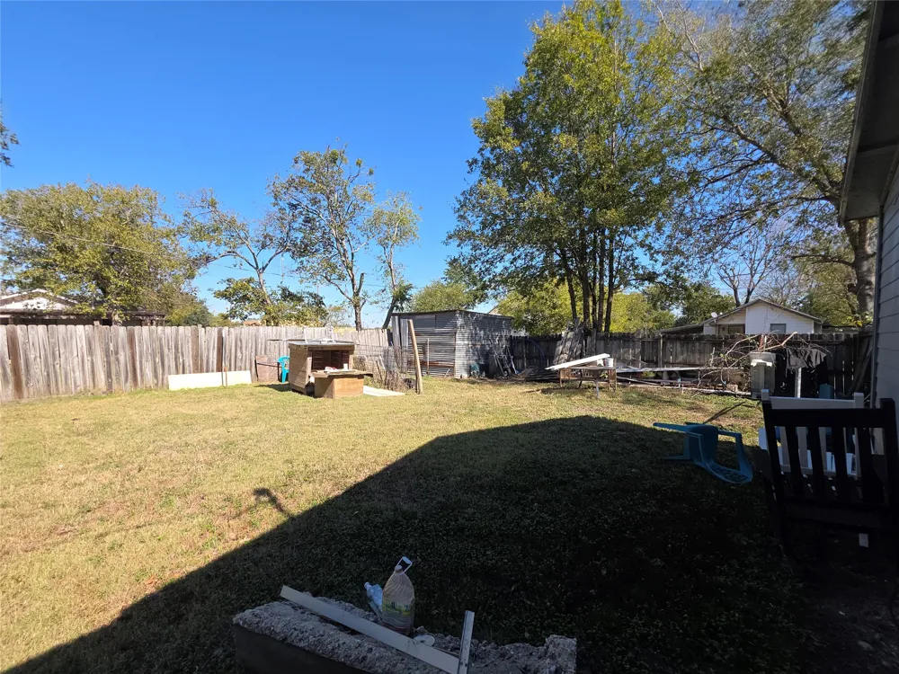 409 E Houston Street Mexia, TX 76667