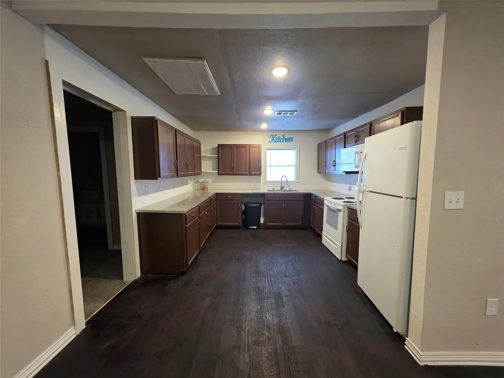409 E Houston Street Mexia, TX 76667