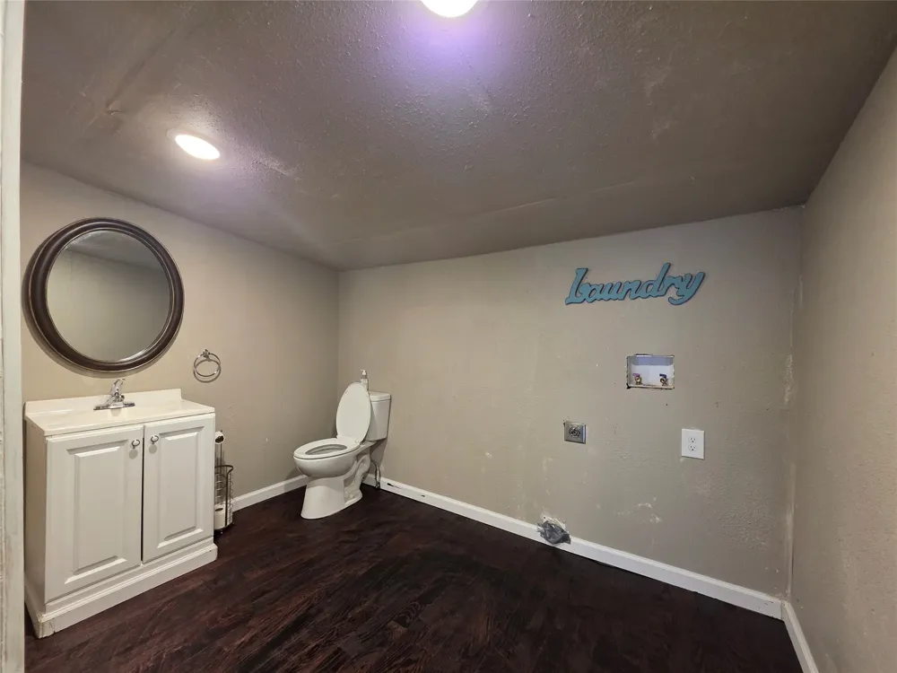 409 E Houston Street Mexia, TX 76667